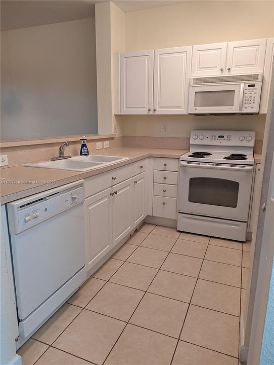 For Rent: $1,950 (3 beds, 2 baths, 1062 Square Feet)