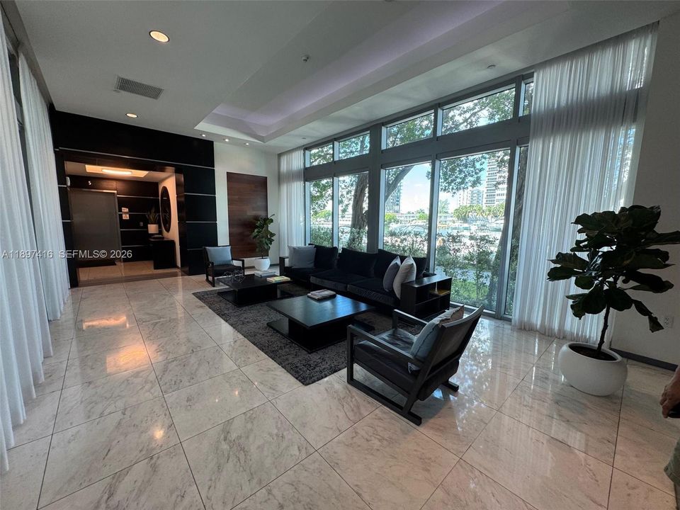 На продажу: $575,000 (2 спален, 2 ванн, 1113 Квадратных фут)