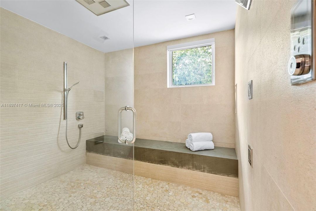 For Sale: $7,950,000 (6 beds, 7 baths, 8540 Square Feet)