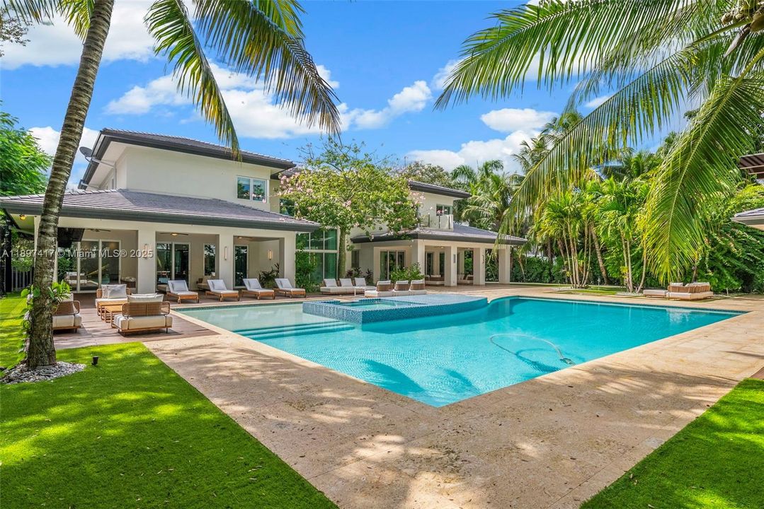 For Sale: $7,950,000 (6 beds, 7 baths, 8540 Square Feet)