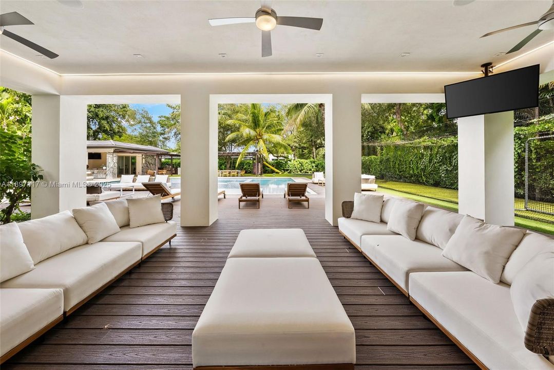 For Sale: $7,950,000 (6 beds, 7 baths, 8540 Square Feet)