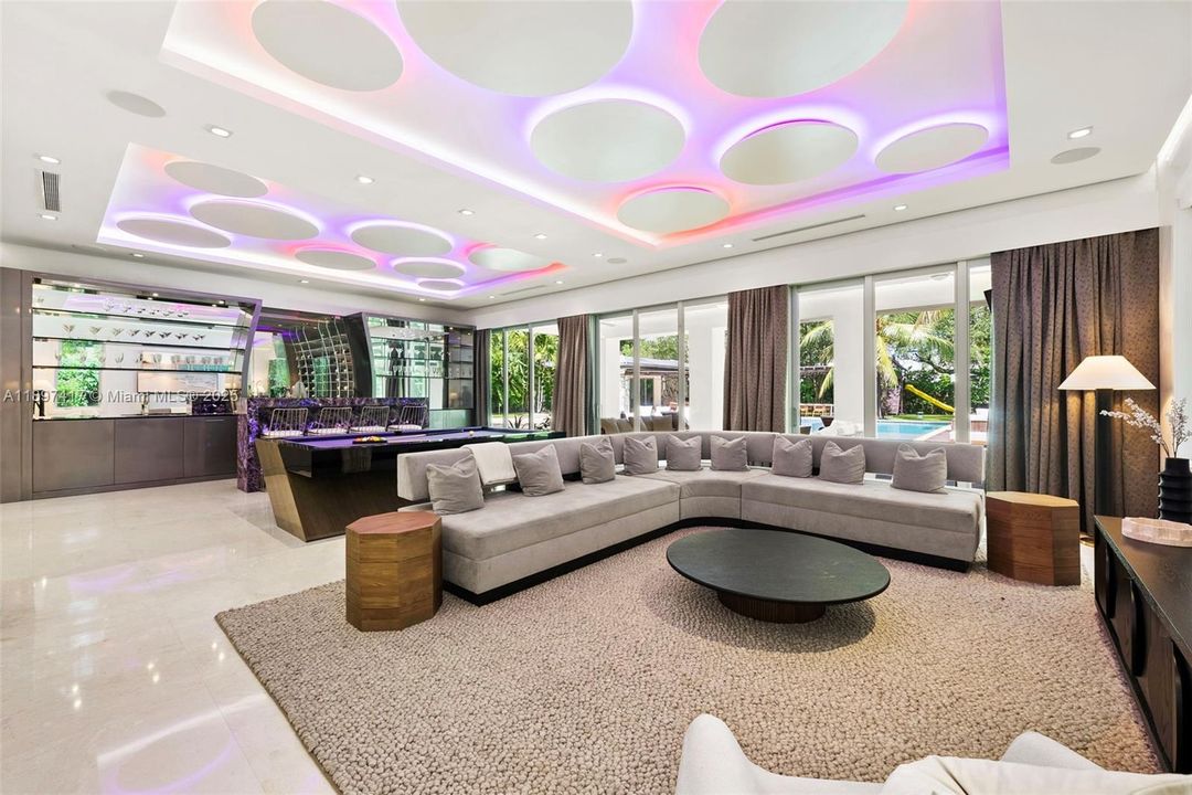 For Sale: $7,950,000 (6 beds, 7 baths, 8540 Square Feet)