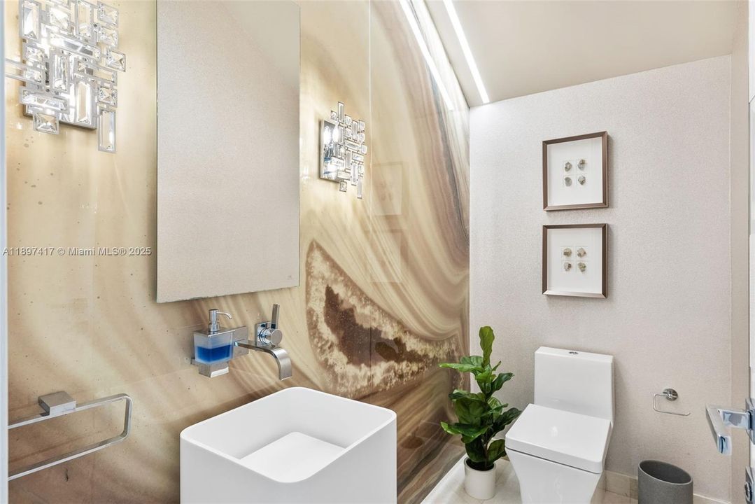 For Sale: $7,950,000 (6 beds, 7 baths, 8540 Square Feet)