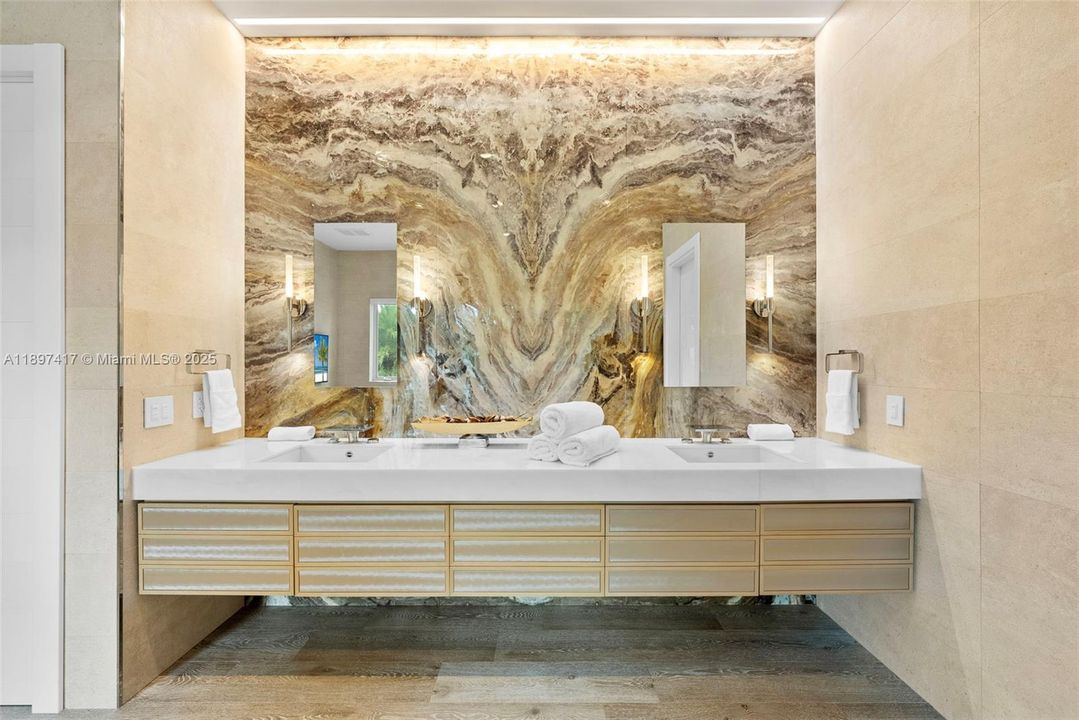 For Sale: $7,950,000 (6 beds, 7 baths, 8540 Square Feet)