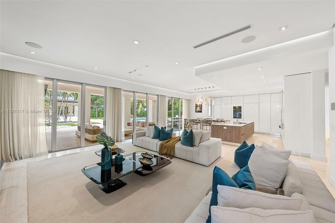 For Sale: $7,950,000 (6 beds, 7 baths, 8540 Square Feet)