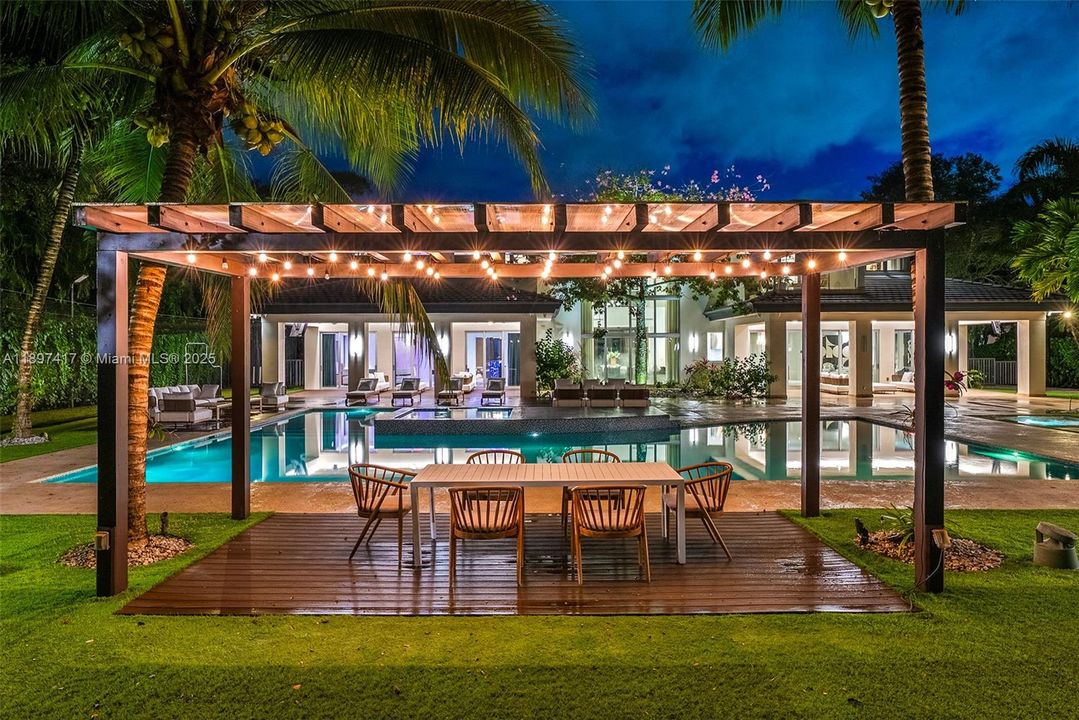 For Sale: $7,950,000 (6 beds, 7 baths, 8540 Square Feet)