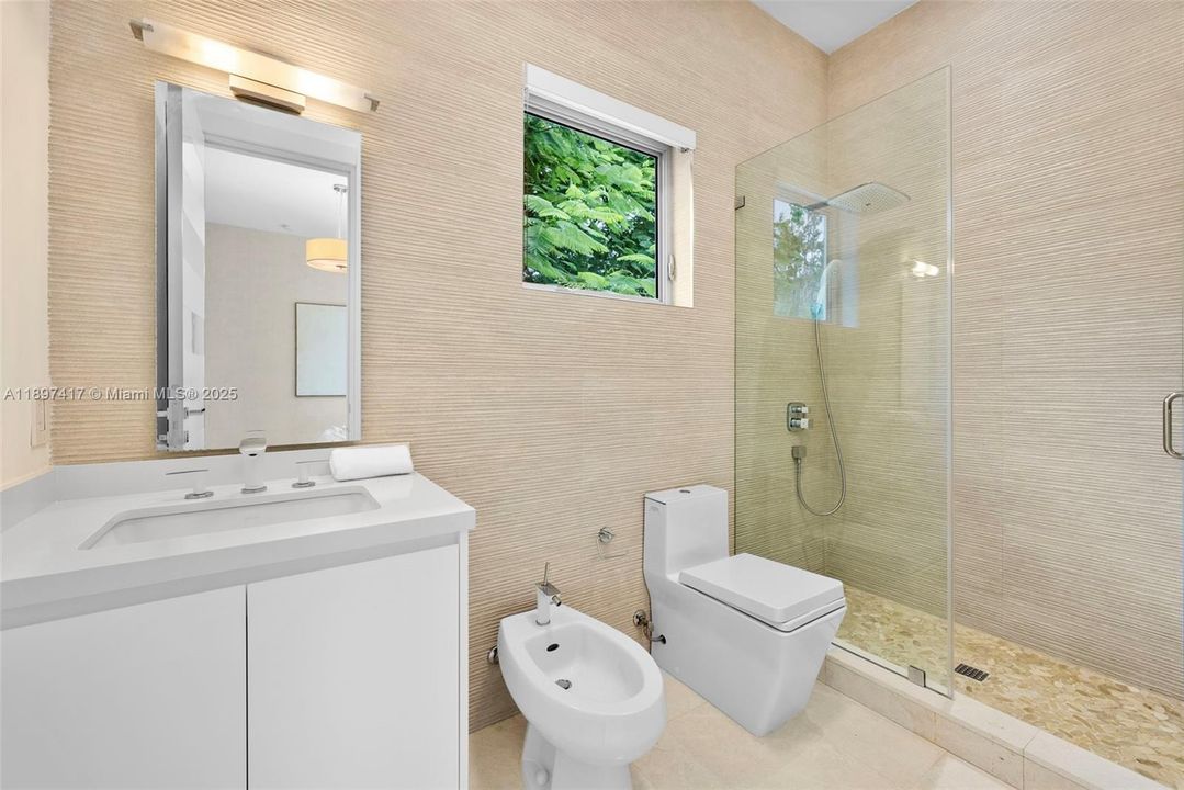 For Sale: $7,950,000 (6 beds, 7 baths, 8540 Square Feet)