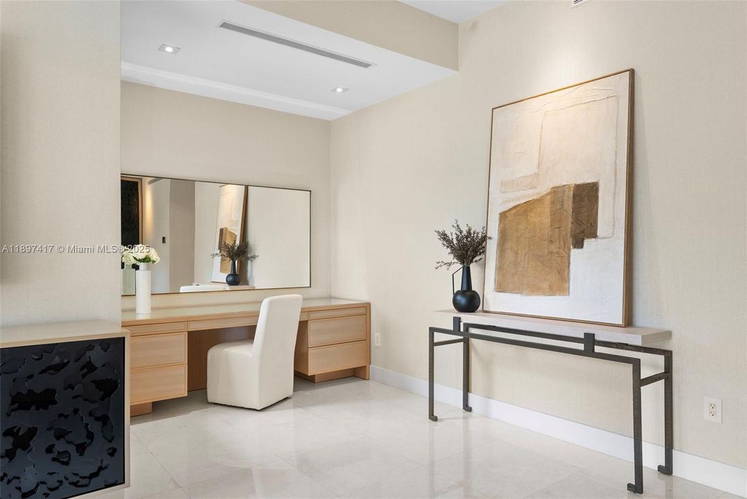 For Sale: $7,950,000 (6 beds, 7 baths, 8540 Square Feet)