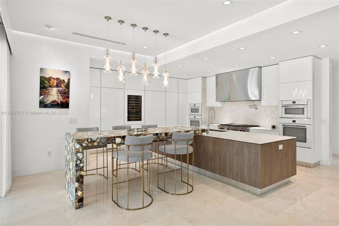 For Sale: $7,950,000 (6 beds, 7 baths, 8540 Square Feet)