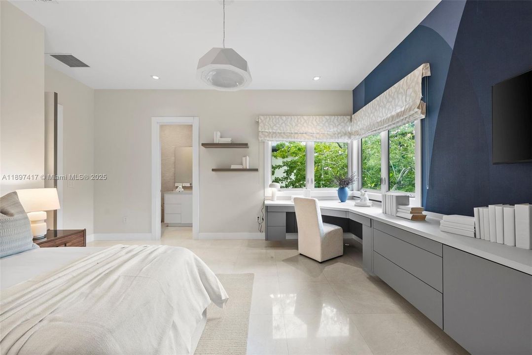 For Sale: $7,950,000 (6 beds, 7 baths, 8540 Square Feet)