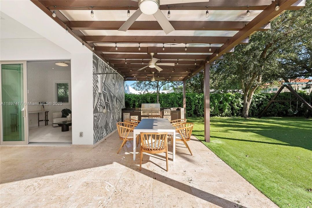 For Sale: $7,950,000 (6 beds, 7 baths, 8540 Square Feet)