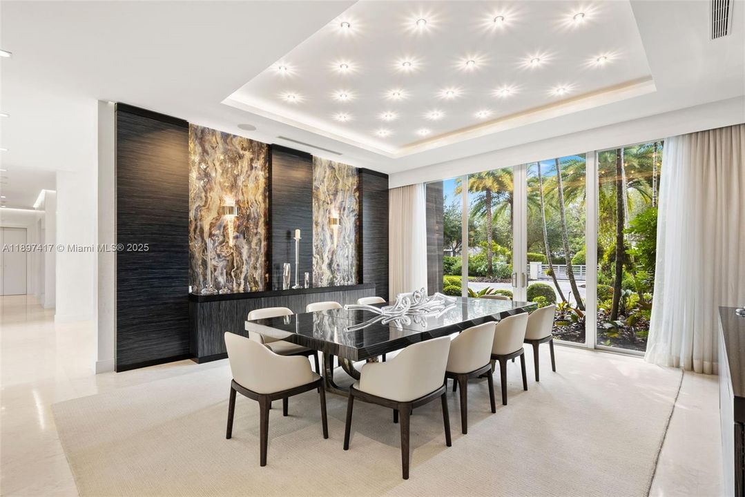 For Sale: $7,950,000 (6 beds, 7 baths, 8540 Square Feet)