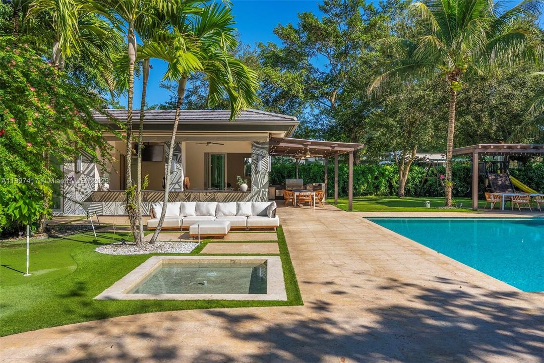 For Sale: $7,950,000 (6 beds, 7 baths, 8540 Square Feet)