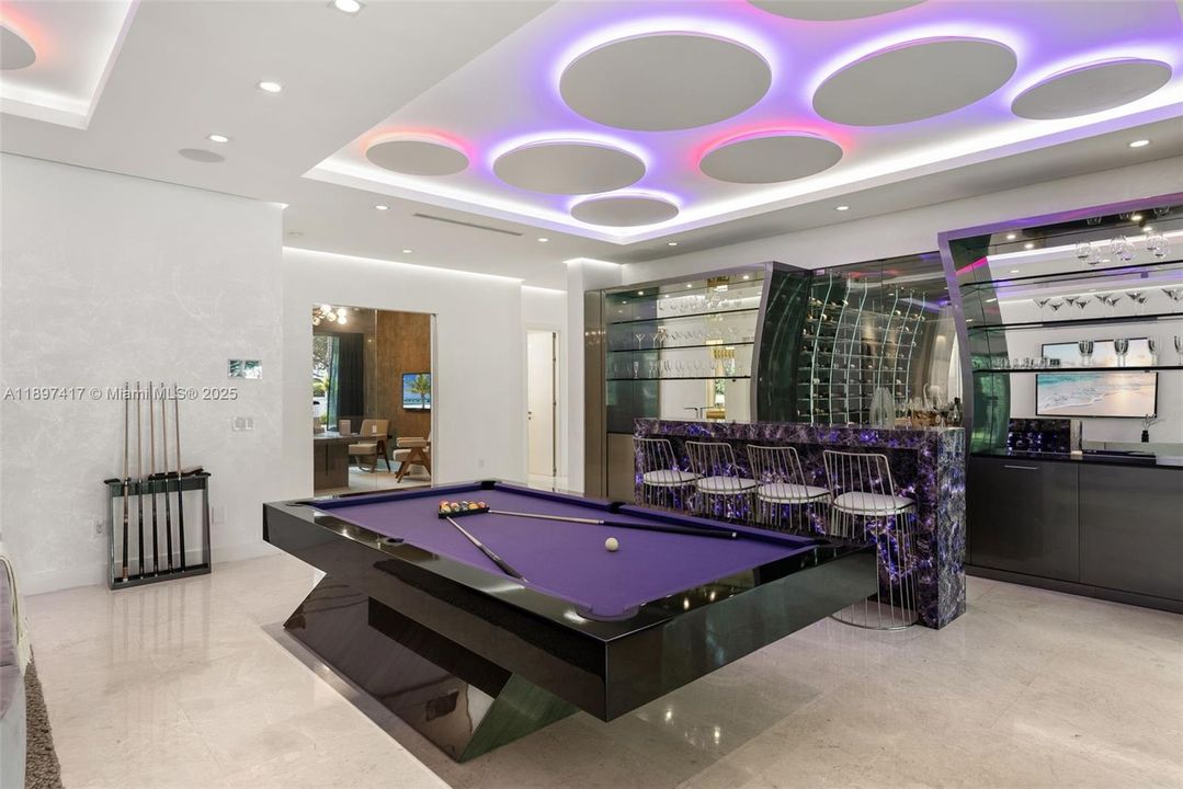 For Sale: $7,950,000 (6 beds, 7 baths, 8540 Square Feet)