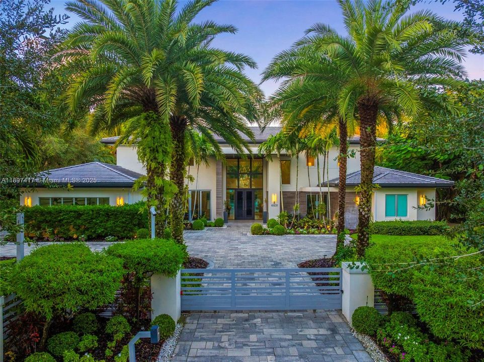 For Sale: $7,950,000 (6 beds, 7 baths, 8540 Square Feet)