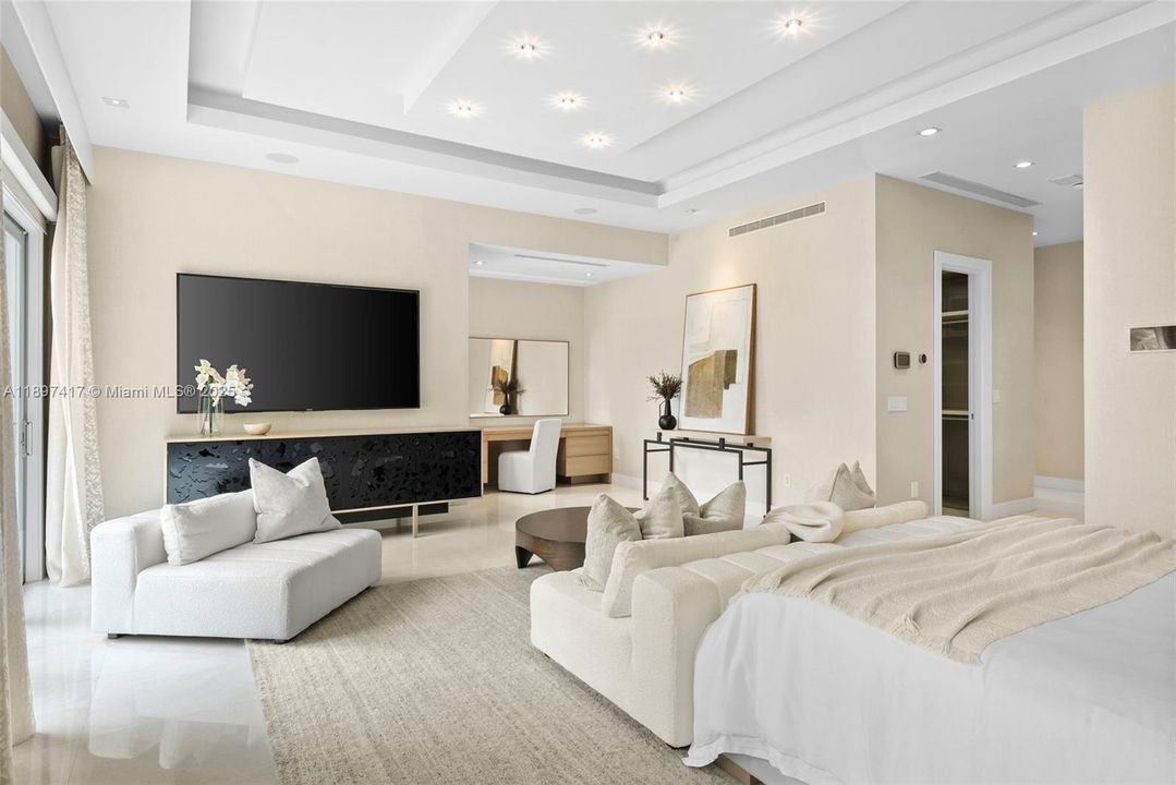 For Sale: $7,950,000 (6 beds, 7 baths, 8540 Square Feet)