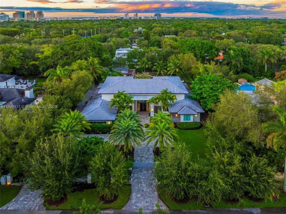 For Sale: $7,950,000 (6 beds, 7 baths, 8540 Square Feet)