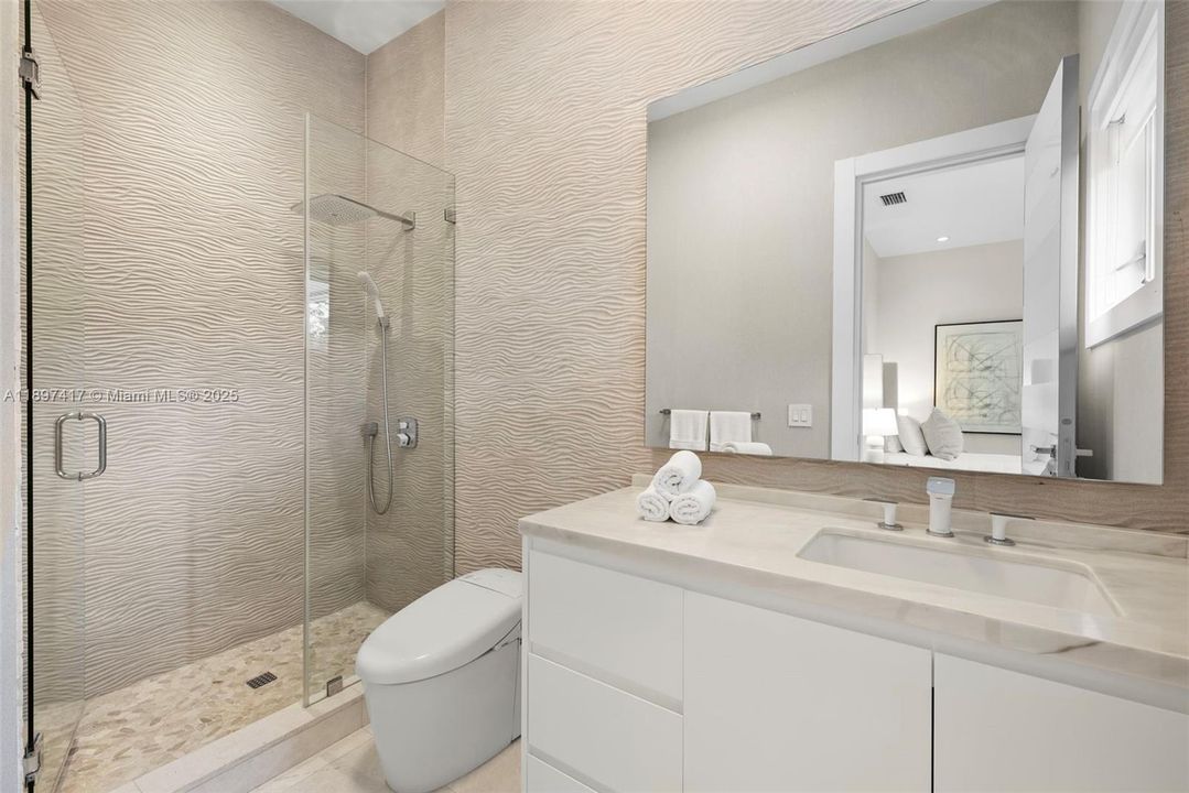 For Sale: $7,950,000 (6 beds, 7 baths, 8540 Square Feet)