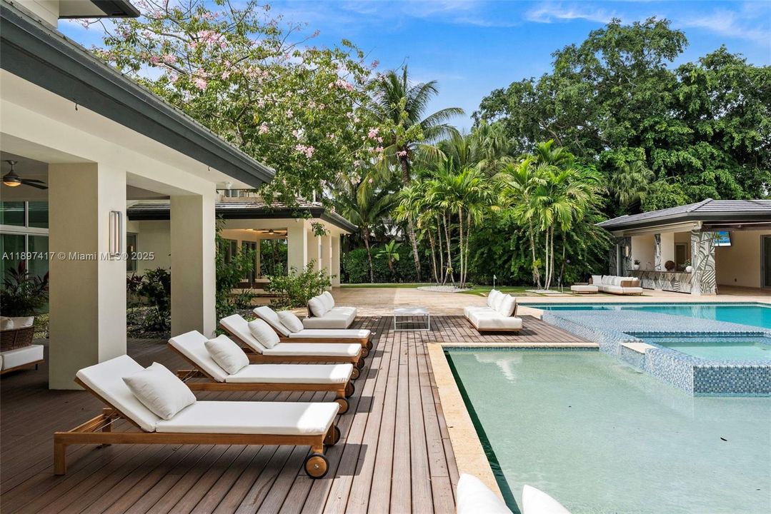 For Sale: $7,950,000 (6 beds, 7 baths, 8540 Square Feet)