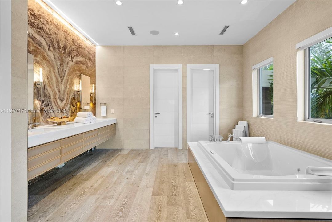 For Sale: $7,950,000 (6 beds, 7 baths, 8540 Square Feet)