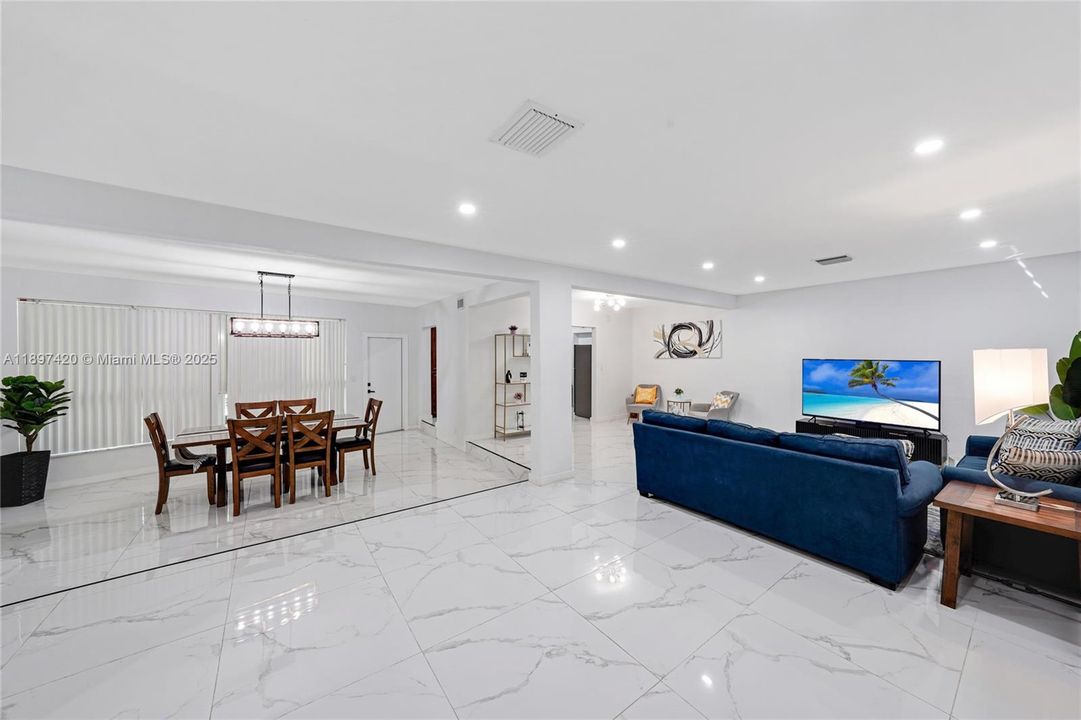 出租: $5,250 (3 贝兹, 2 浴室, 1644 平方英尺)