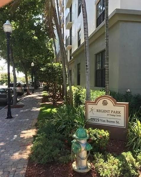 For Rent: $2,000 (1 beds, 1 baths, 736 Square Feet)