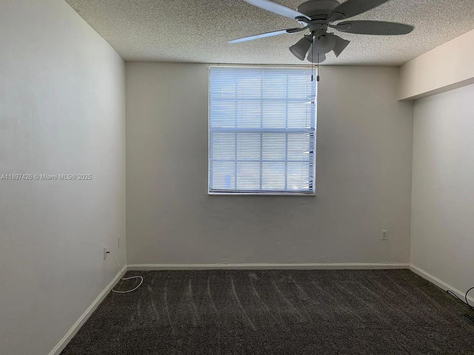 For Rent: $2,000 (1 beds, 1 baths, 736 Square Feet)