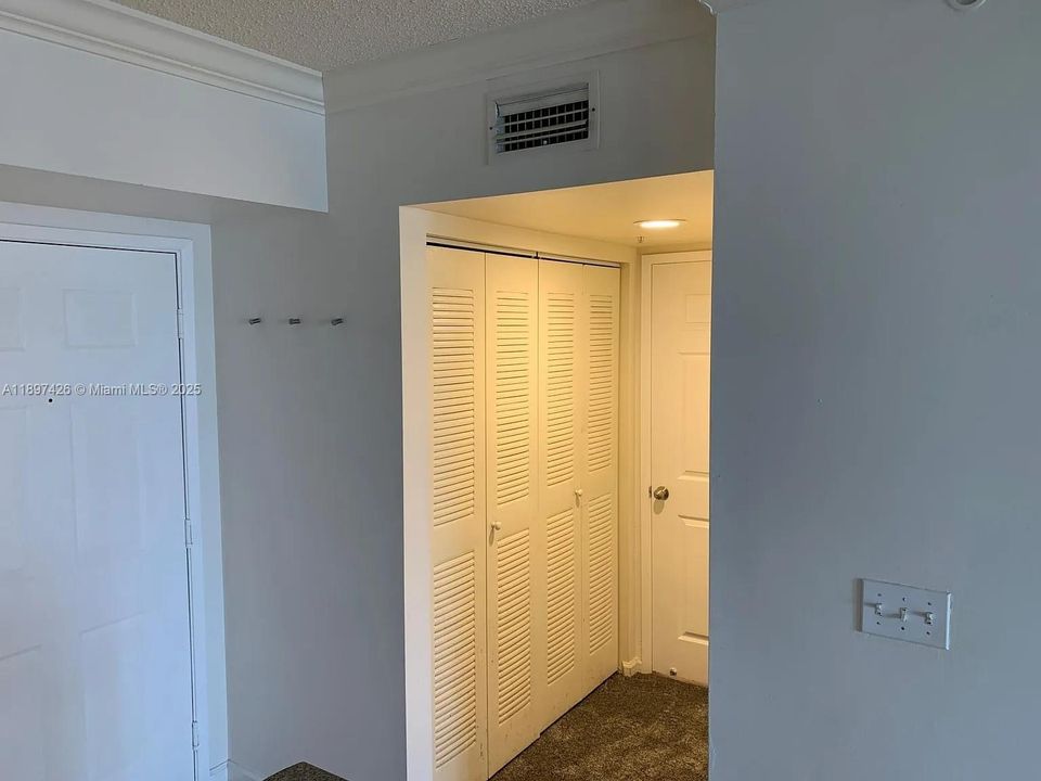 For Rent: $2,000 (1 beds, 1 baths, 736 Square Feet)