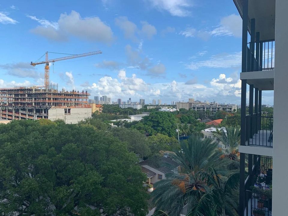 For Rent: $2,000 (1 beds, 1 baths, 736 Square Feet)