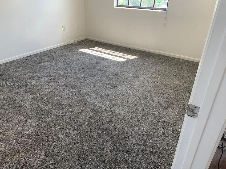 For Rent: $2,000 (1 beds, 1 baths, 736 Square Feet)