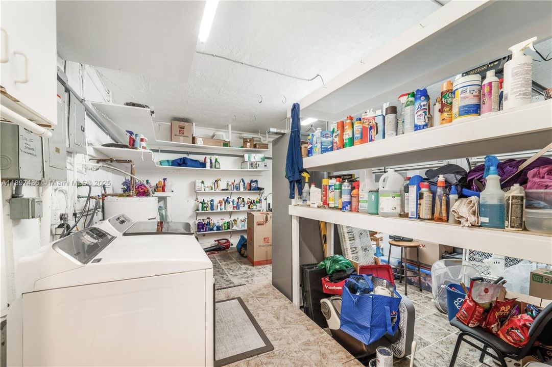 Active With Contract: $755,000 (3 beds, 2 baths, 1985 Square Feet)