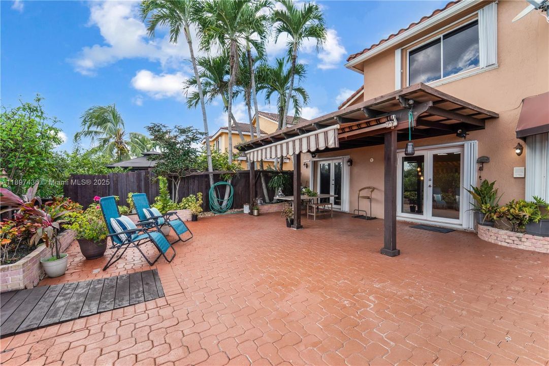 Active With Contract: $755,000 (3 beds, 2 baths, 1985 Square Feet)