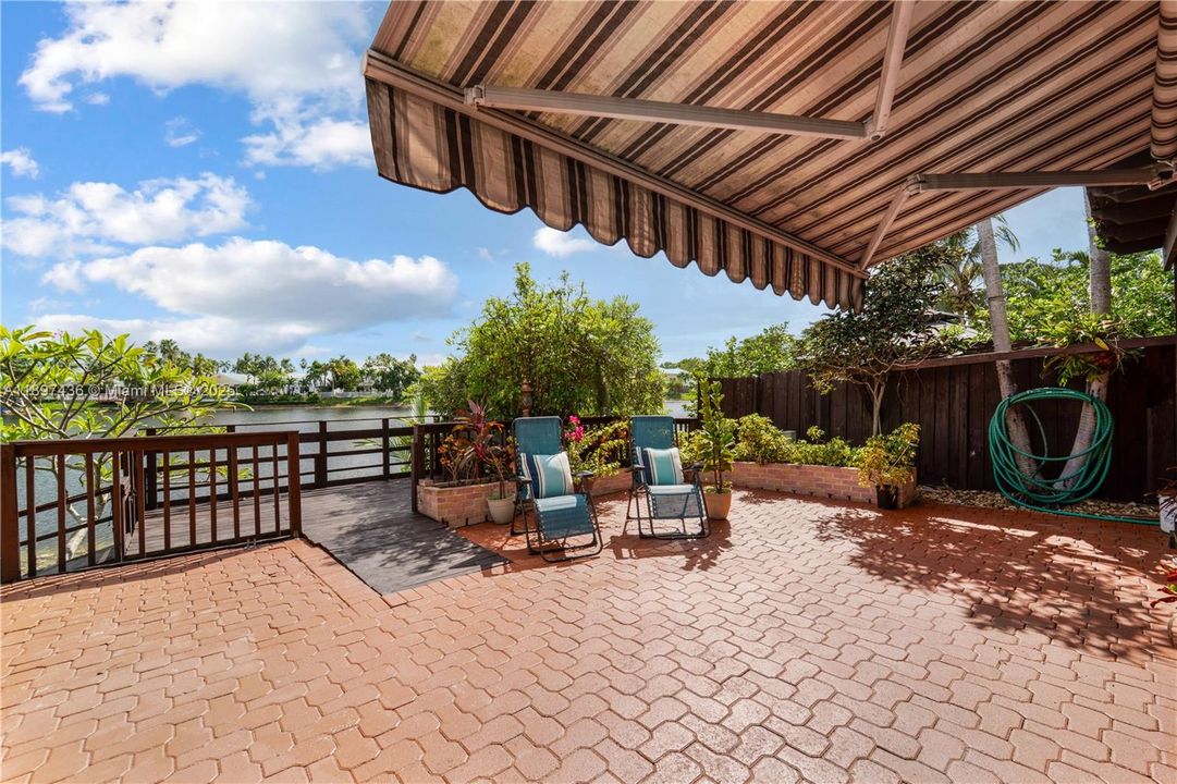 Active With Contract: $755,000 (3 beds, 2 baths, 1985 Square Feet)