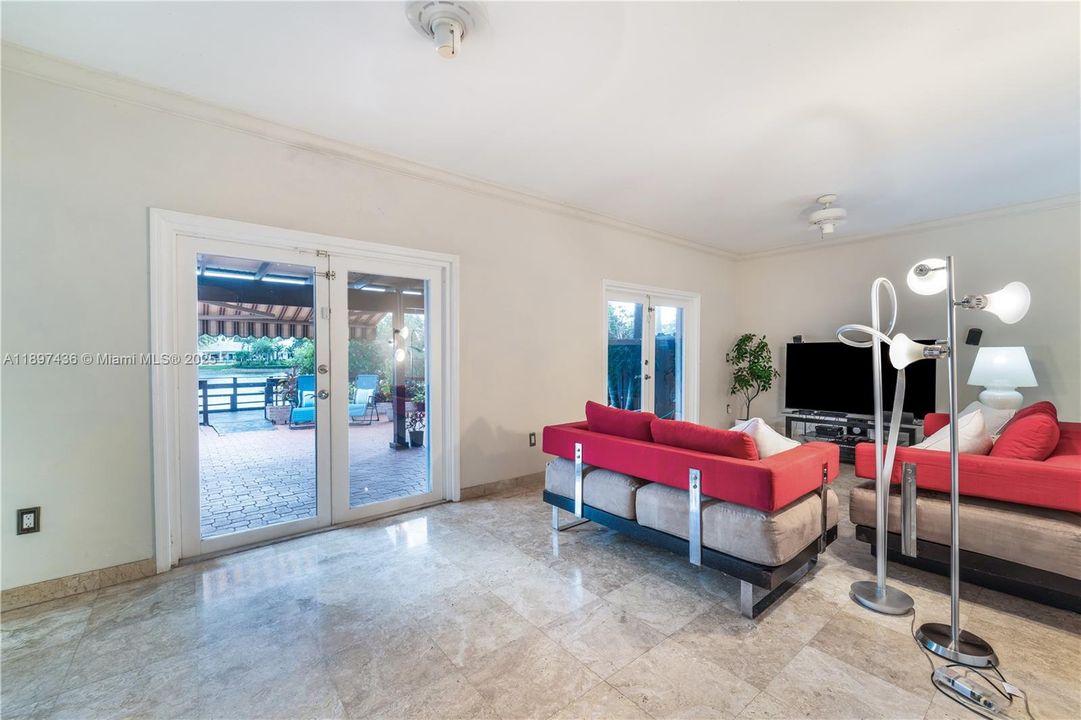 Active With Contract: $755,000 (3 beds, 2 baths, 1985 Square Feet)