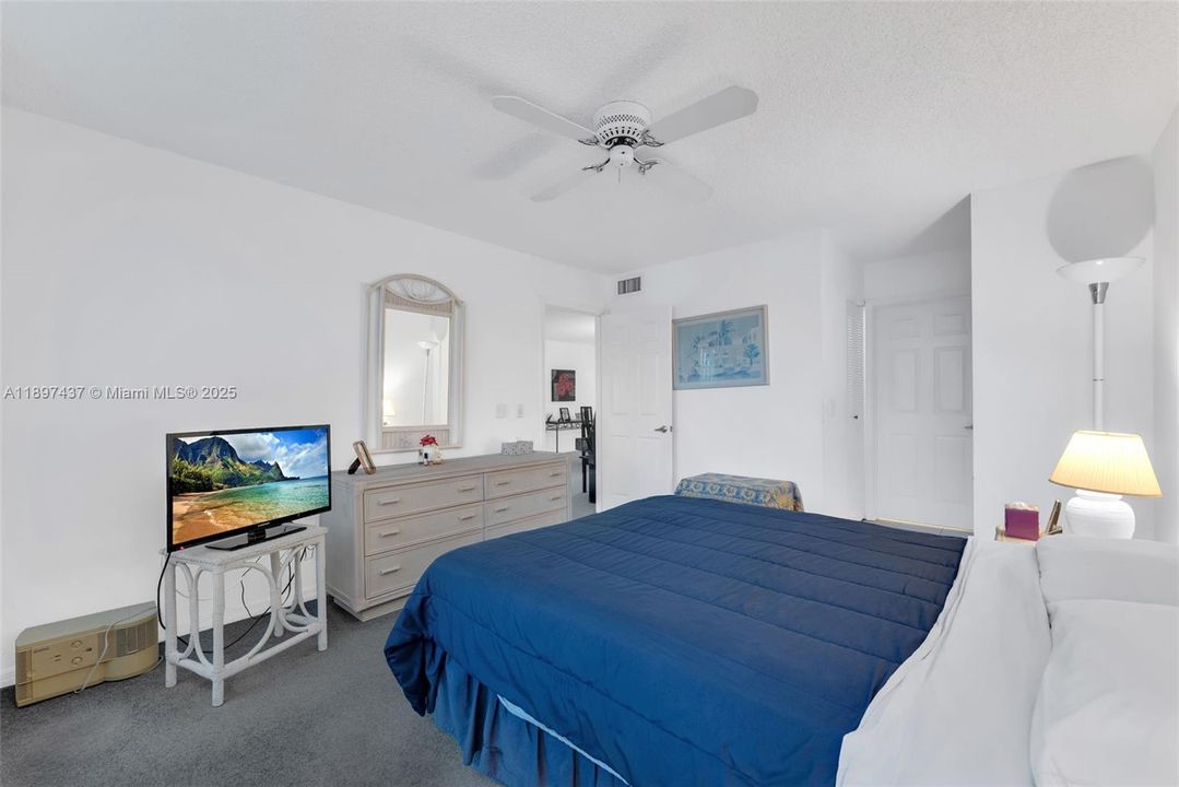 На продажу: $149,000 (2 спален, 2 ванн, 950 Квадратных фут)