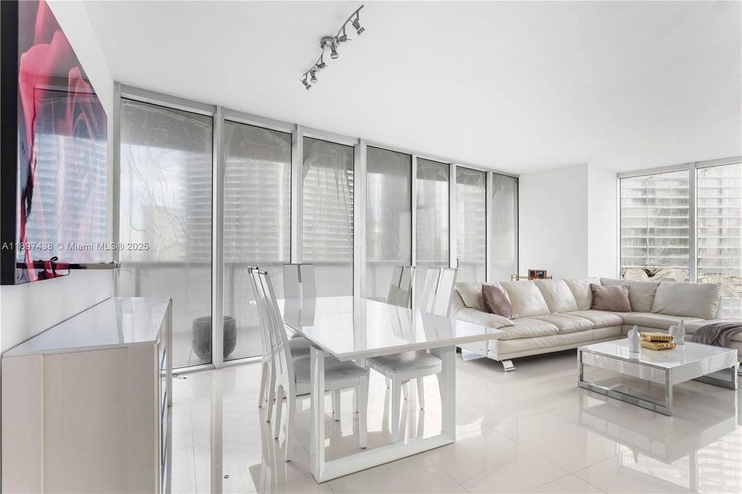 Recently Rented: $5,500 (2 beds, 2 baths, 1269 Square Feet)