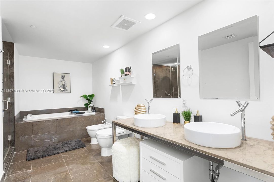 Recently Rented: $5,500 (2 beds, 2 baths, 1269 Square Feet)