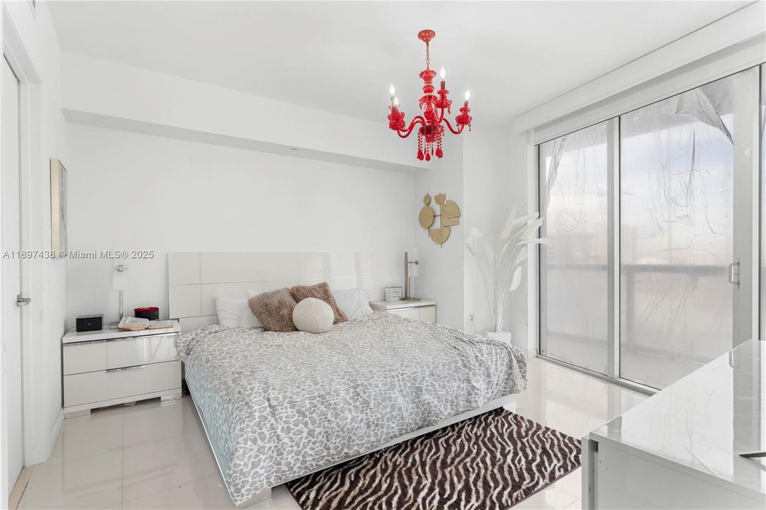 Recently Rented: $5,500 (2 beds, 2 baths, 1269 Square Feet)