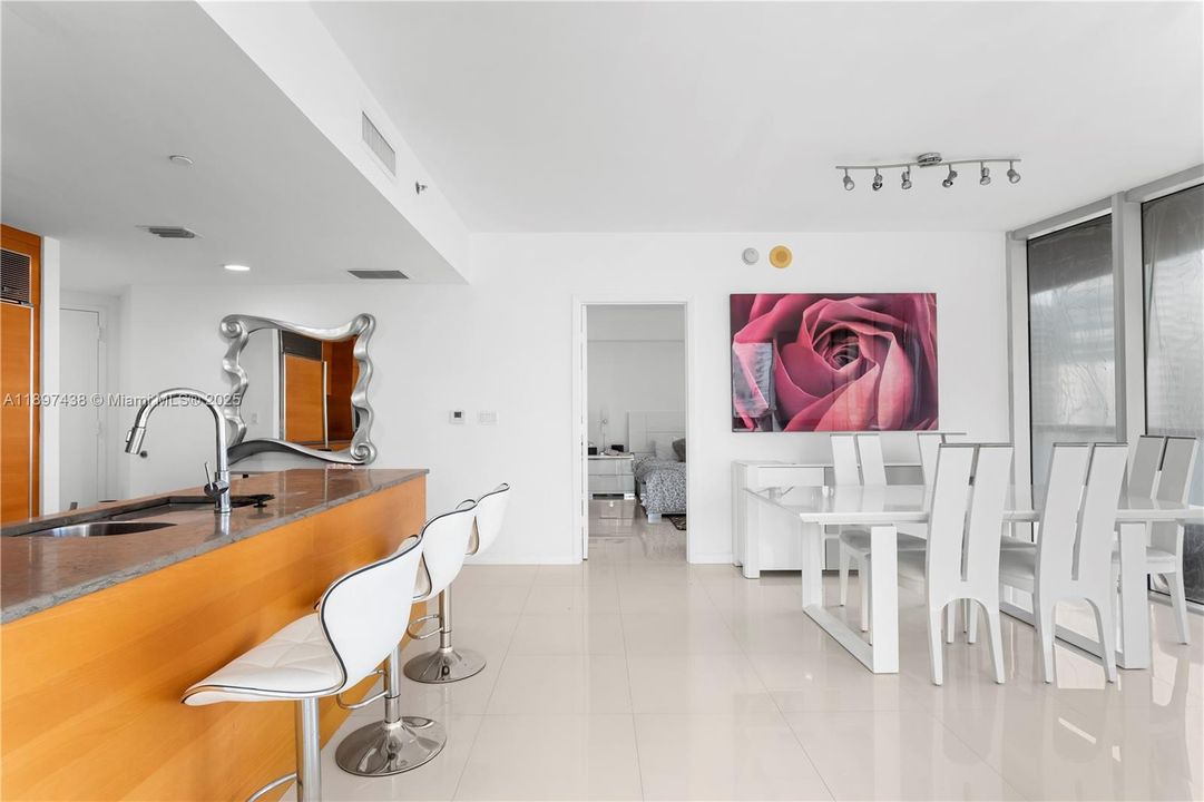 Recently Rented: $5,500 (2 beds, 2 baths, 1269 Square Feet)