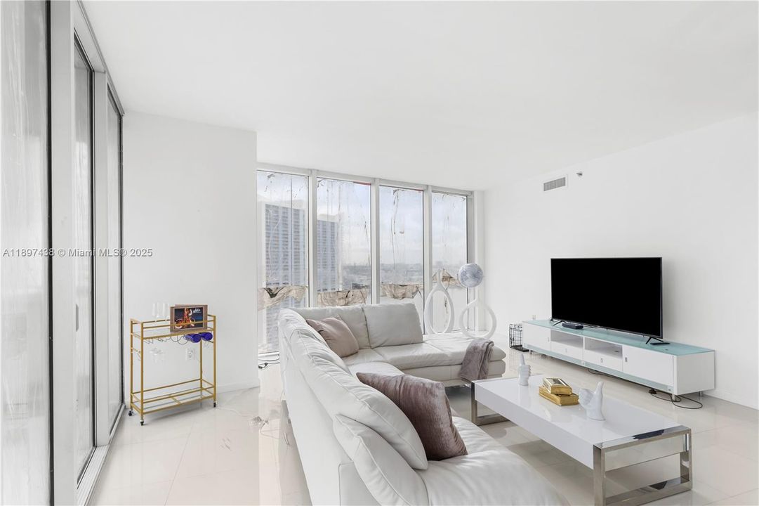 Recently Rented: $5,500 (2 beds, 2 baths, 1269 Square Feet)