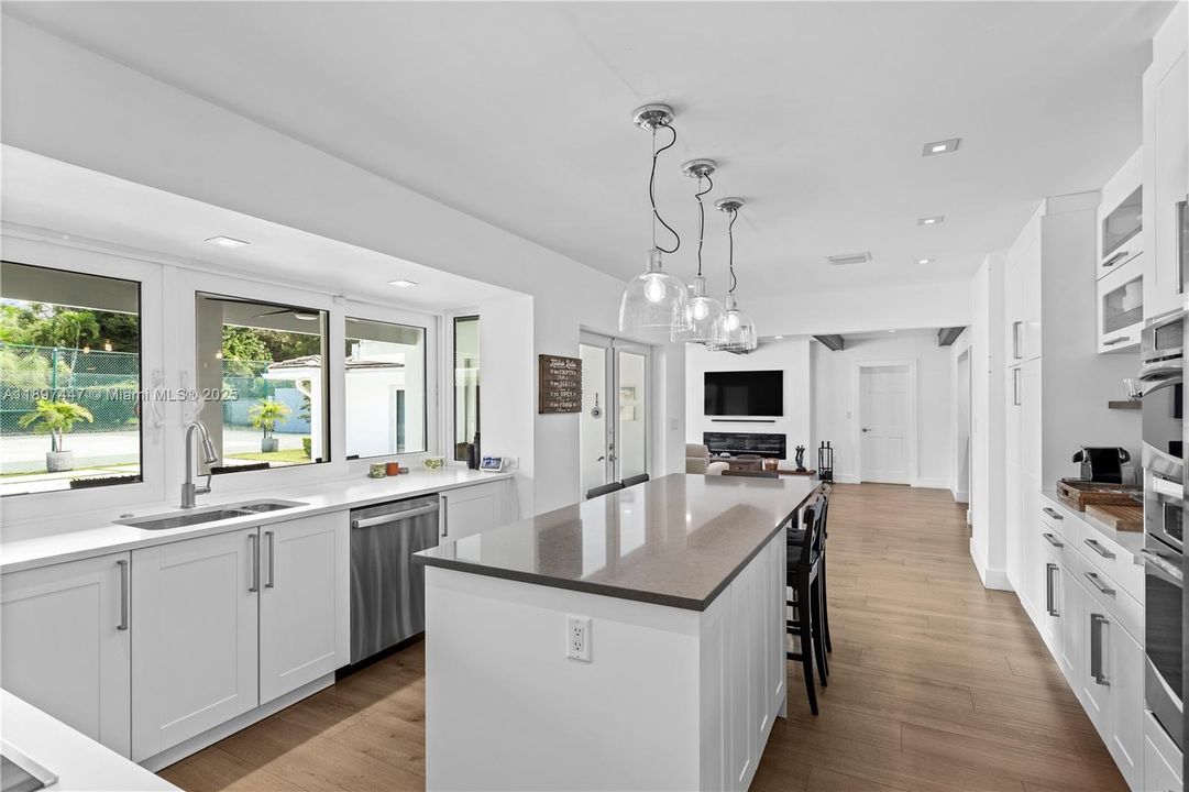 For Sale: $3,980,000 (7 beds, 5 baths, 5452 Square Feet)