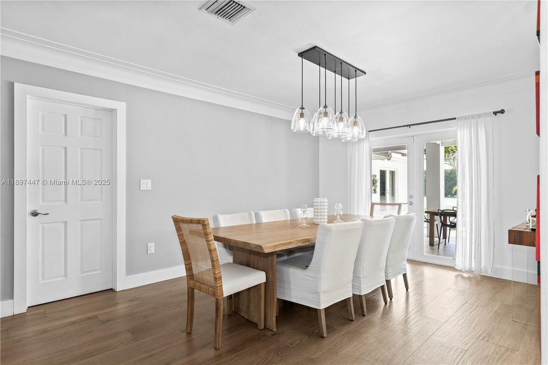 For Sale: $3,980,000 (7 beds, 5 baths, 5452 Square Feet)