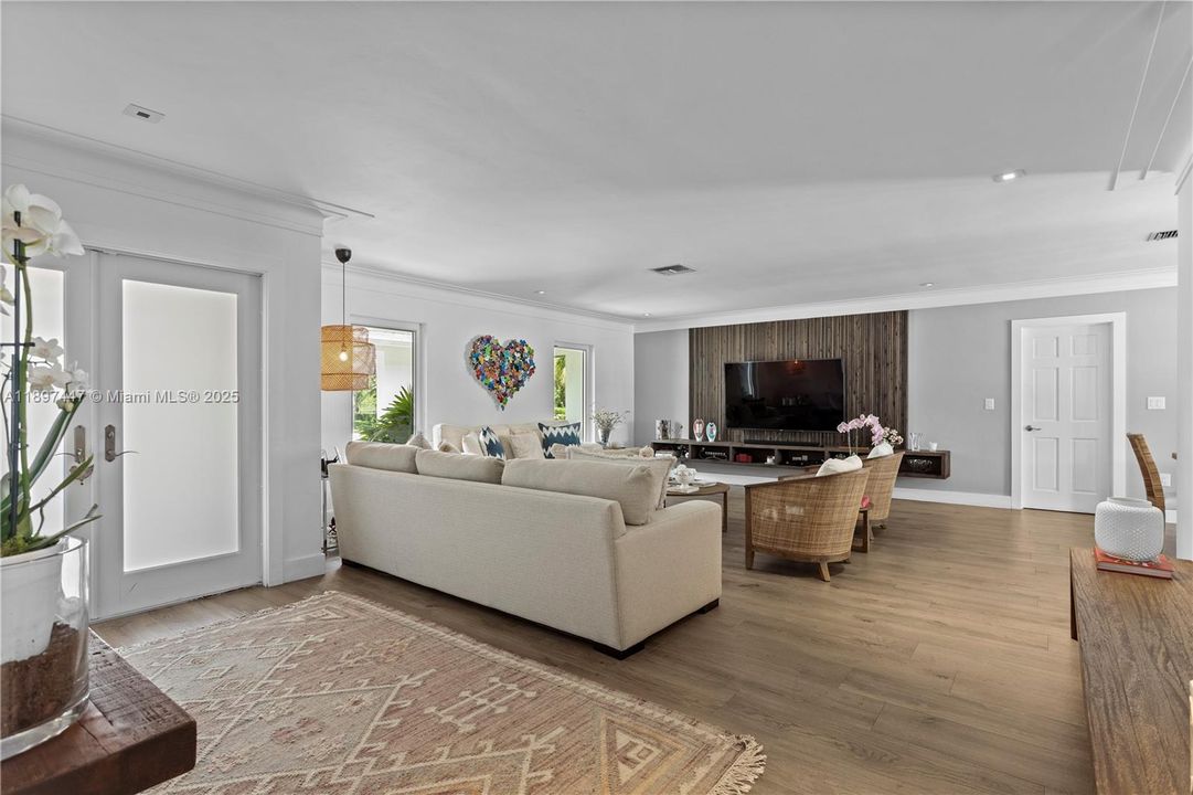 For Sale: $3,980,000 (7 beds, 5 baths, 5452 Square Feet)