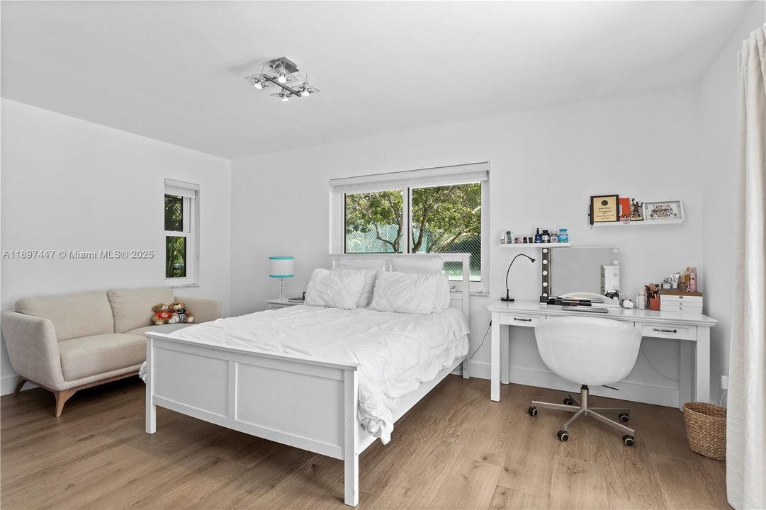 For Sale: $3,980,000 (7 beds, 5 baths, 5452 Square Feet)