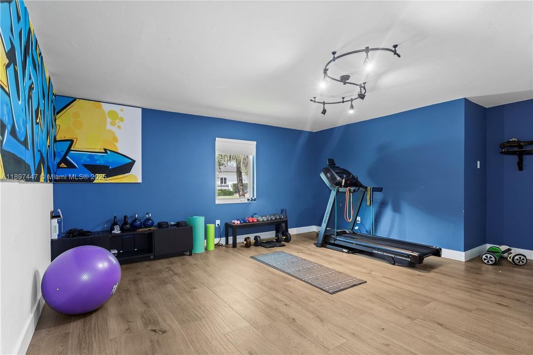 For Sale: $3,980,000 (7 beds, 5 baths, 5452 Square Feet)