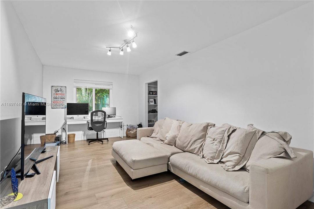 For Sale: $3,980,000 (7 beds, 5 baths, 5452 Square Feet)