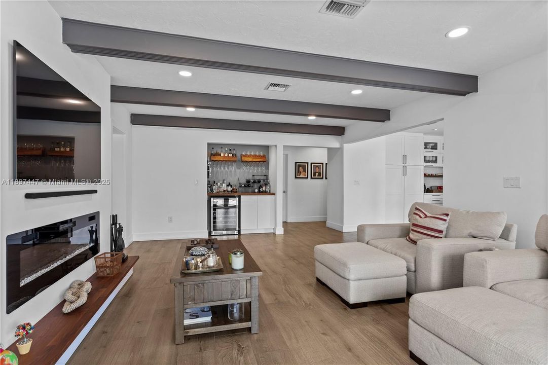 For Sale: $3,980,000 (7 beds, 5 baths, 5452 Square Feet)