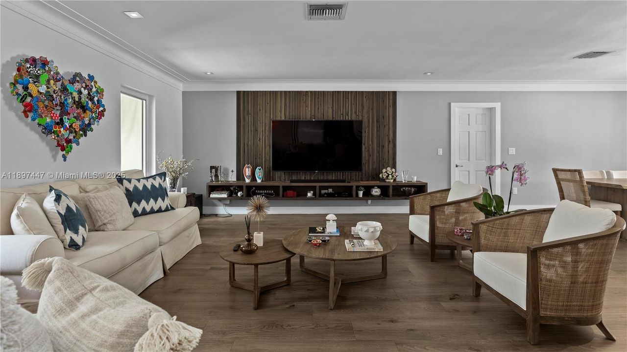 For Sale: $3,980,000 (7 beds, 5 baths, 5452 Square Feet)