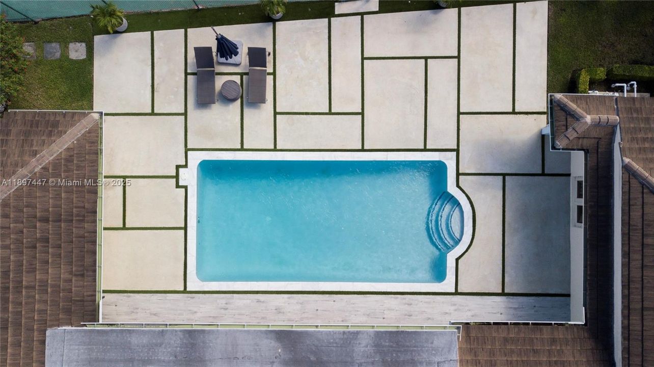 For Sale: $3,980,000 (7 beds, 5 baths, 5452 Square Feet)