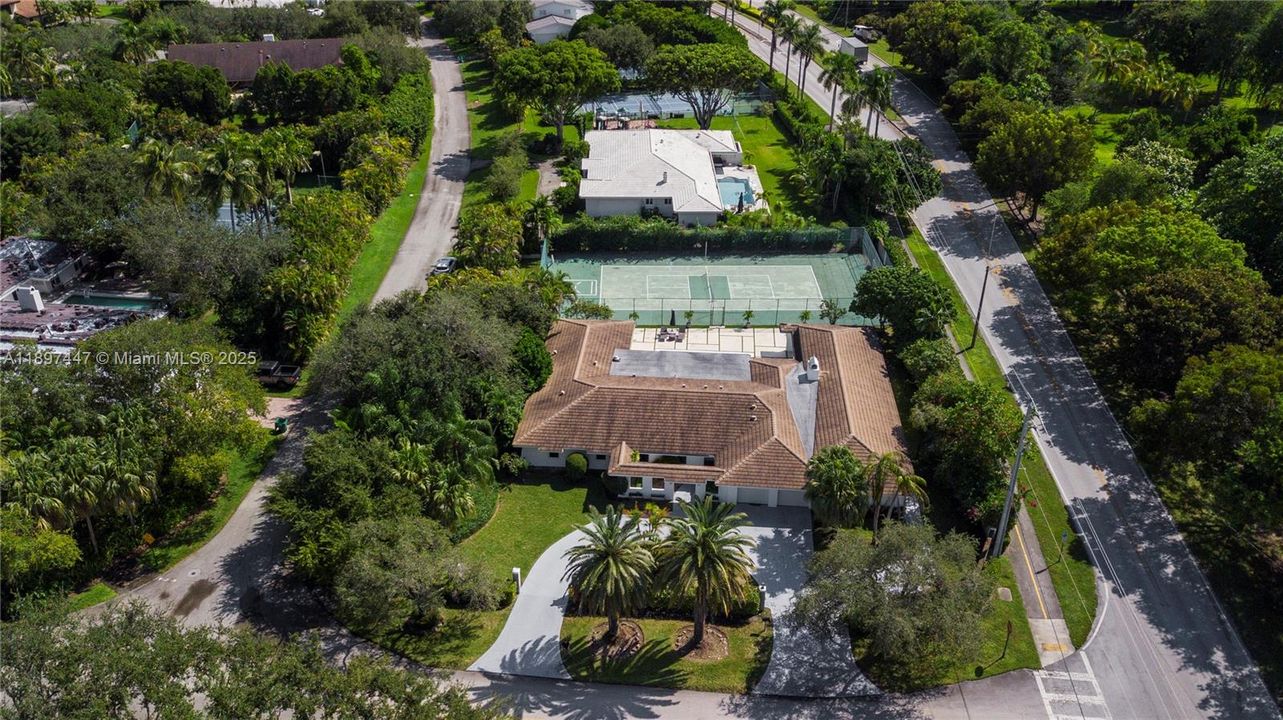 For Sale: $3,980,000 (7 beds, 5 baths, 5452 Square Feet)